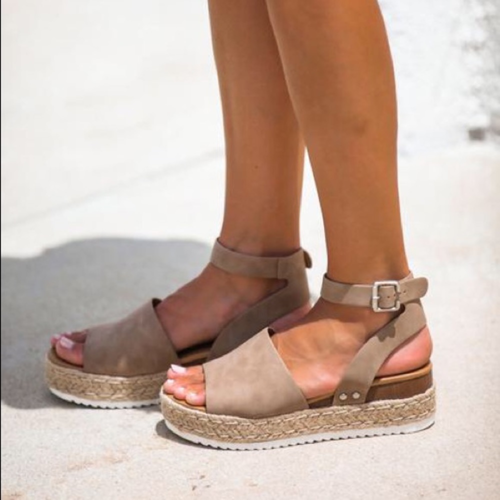 ‘The Ellie’ Suede Platform Espadrille In Natural - Picture 3 of 8